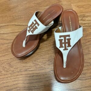 Tommy Hilfiger‎ Womens Size 7.5 White Brown TH Logo Wedge Flip Flop Sandals